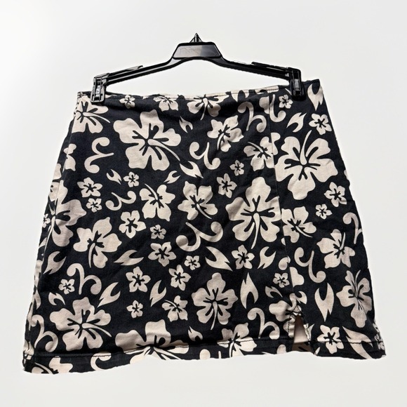 wild fable Dresses & Skirts - Wild Fable Y2K Retro Indie Skater Floral Hibiscus Edgy Casual Small Mini Skirt
